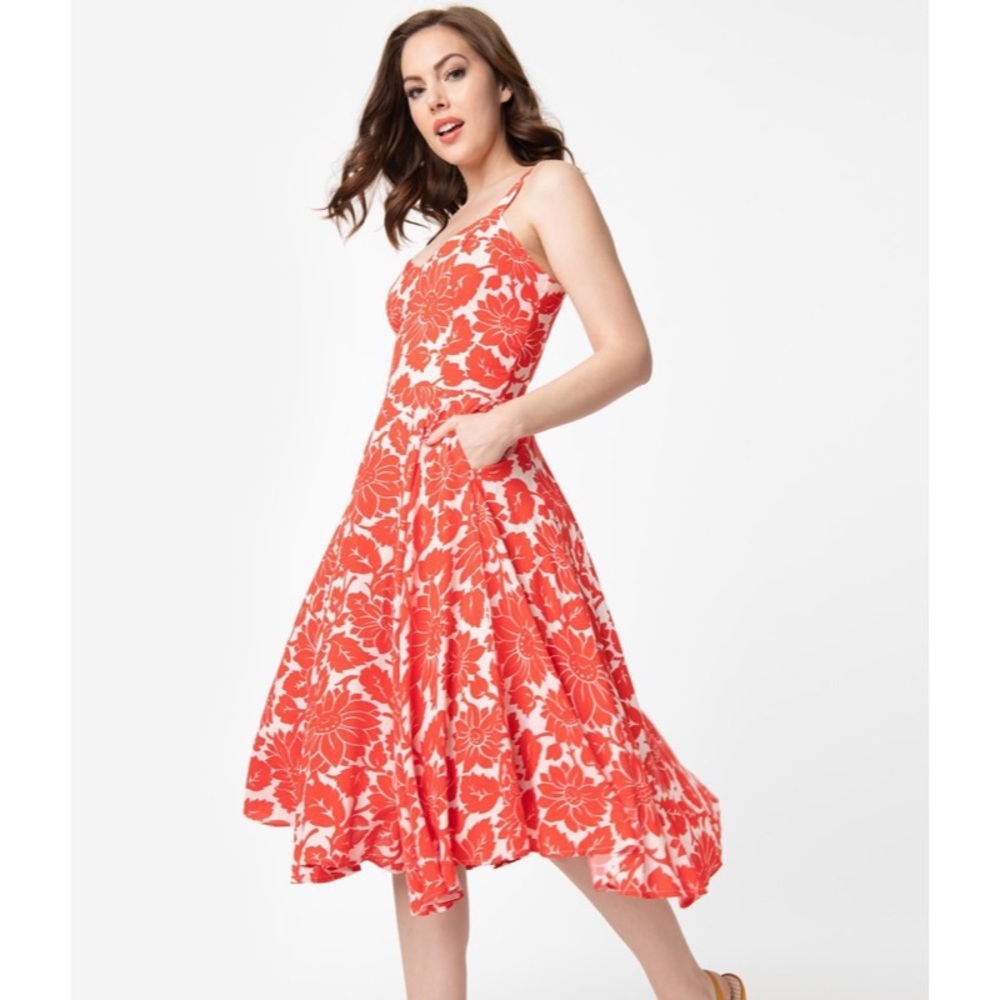 Vera Dress in Dahlia Rosas - Picture 5 of 11